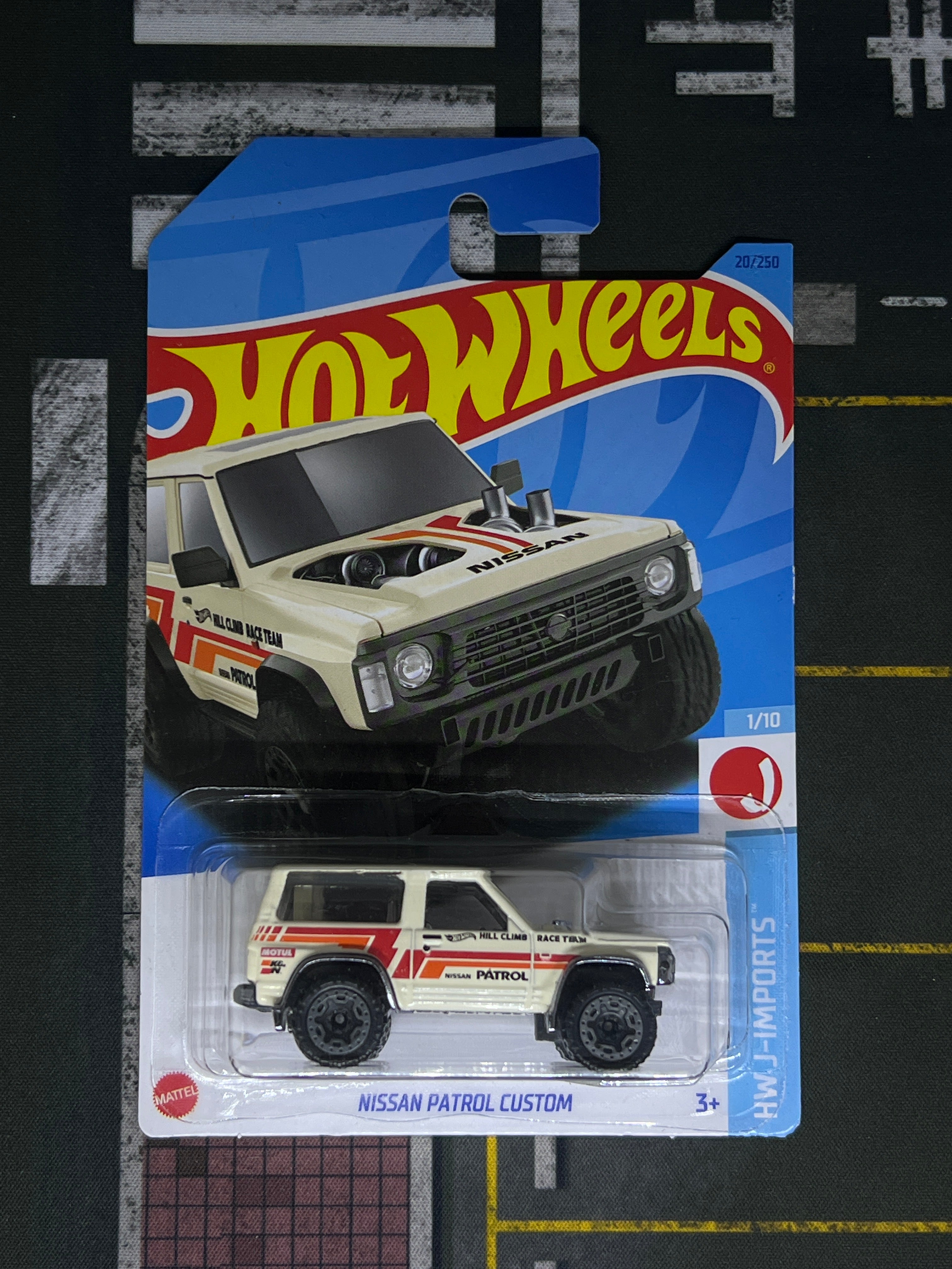 Nissan Patrol Custom (Cream)