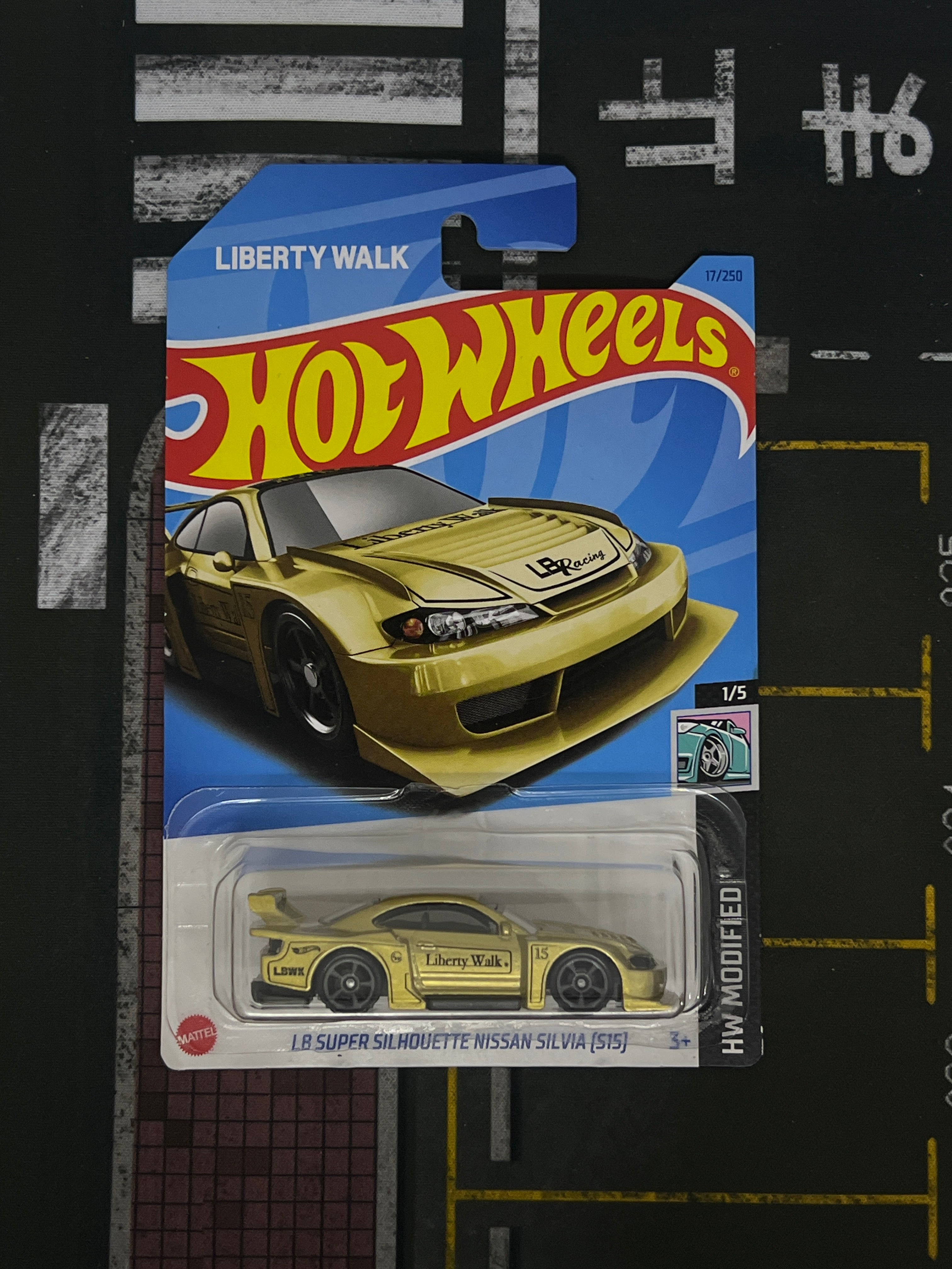 LB Super Silhouette Nissan Silvia (S15) gold